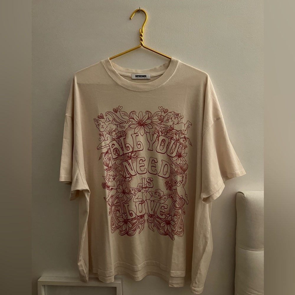 Daydreamer All You Need is Love Tee Shirt NWOT